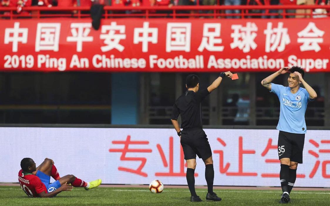 中超联赛直接红牌,中超8场比赛5张红牌