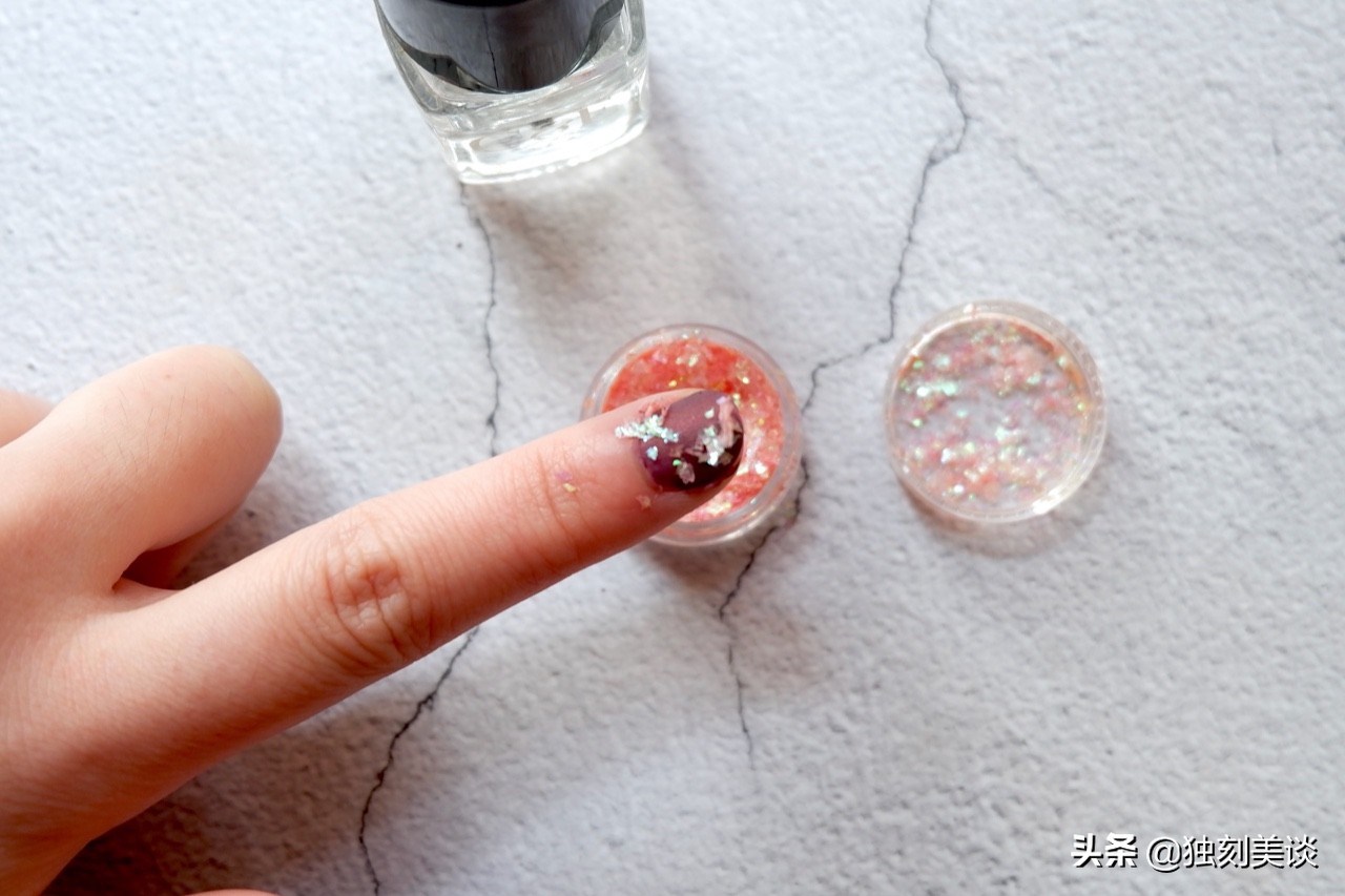 是什么闪瞎眼?藏在指尖的小秘密,只需用你的亮片眼影DIY