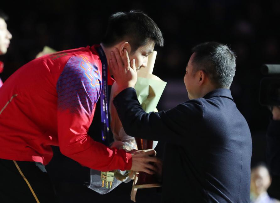 2020卡塔尔乒乓球赛樊振东王楚钦,所有的跌倒