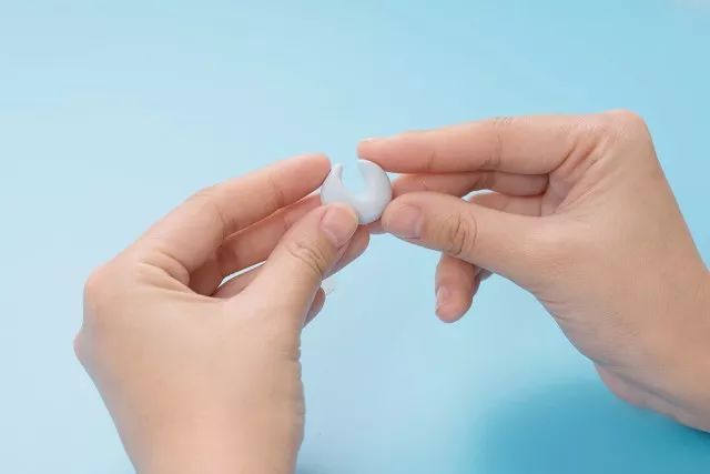 鲨鱼夹盘发教程,鲨鱼步教程新手入门