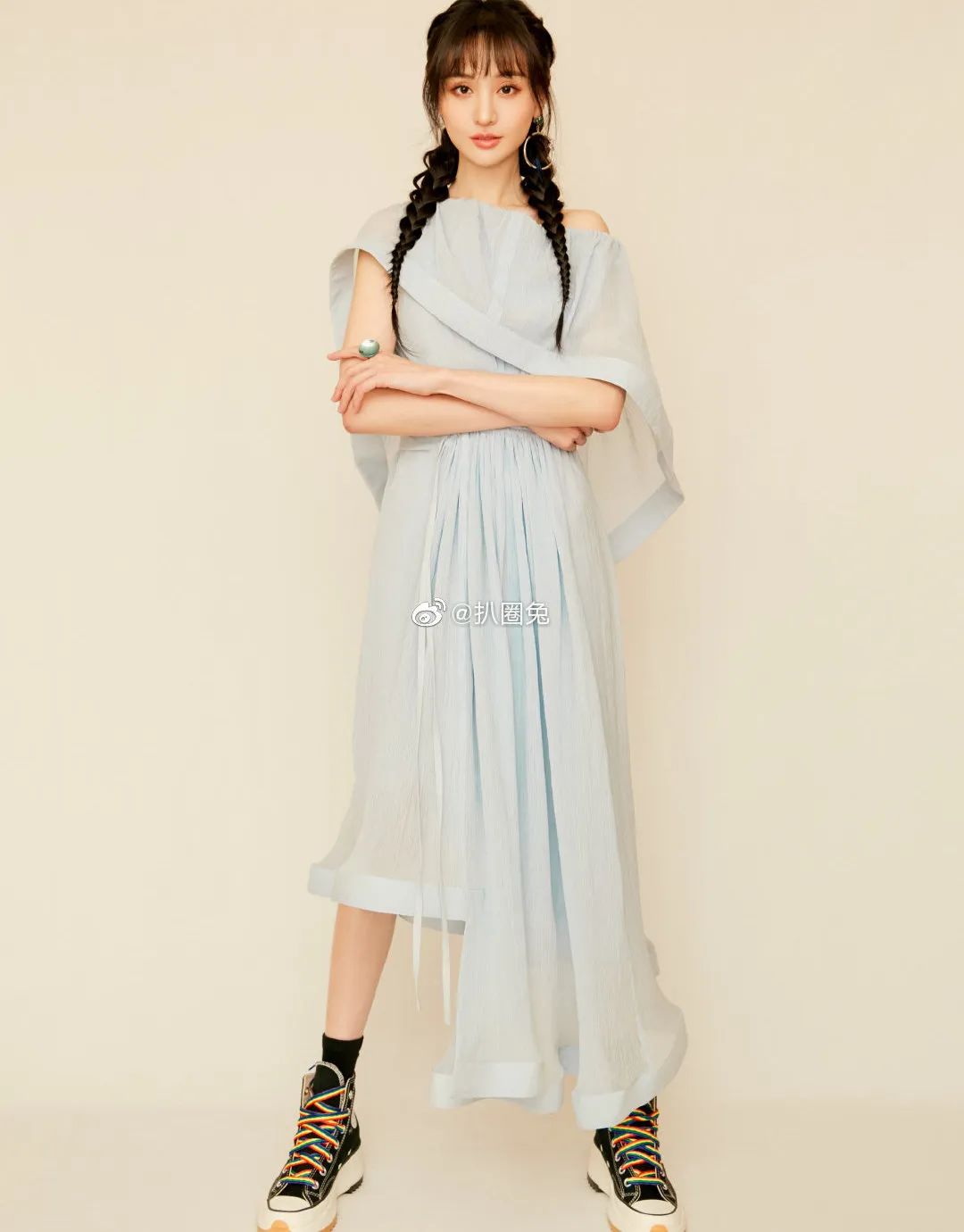 今年流行的帆布鞋长什么样子,今年流行的帆布鞋花纹