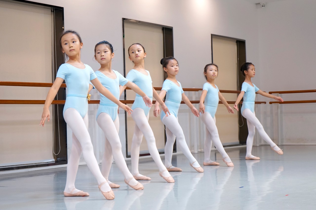 公开课|孩子觉得压腿会疼不愿意练习怎么办？