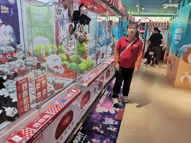 现在做抓娃娃机器赚钱不,抓娃娃机的盈利模式是什么