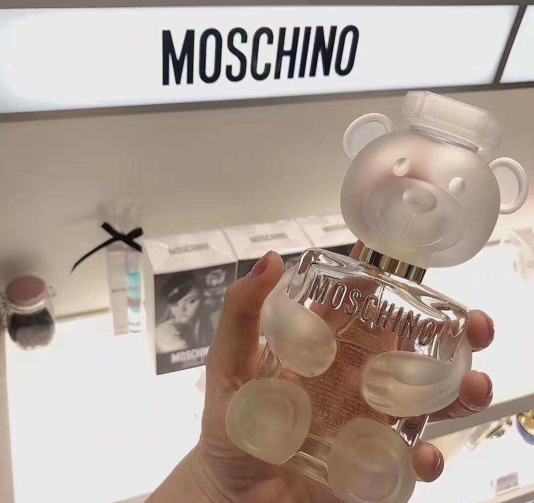 每个姑娘都应该拥有自己的香水,女人一定要有自己喜欢的专属香水