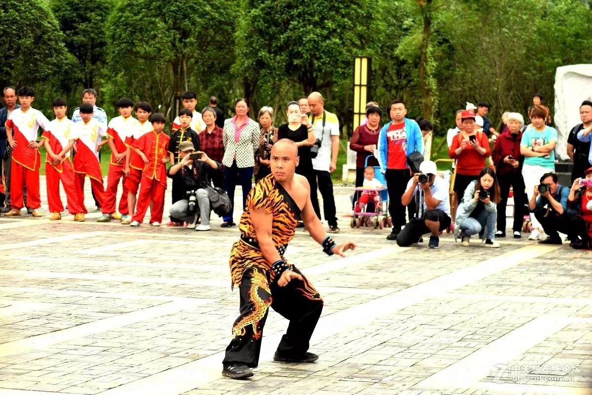 江湖卖药老头绝技,江湖打把式卖艺如何吆喝