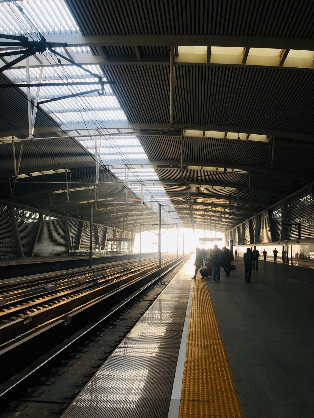 行李落高铁上了怎么取回,东西落在高铁上怎么找回有效方法