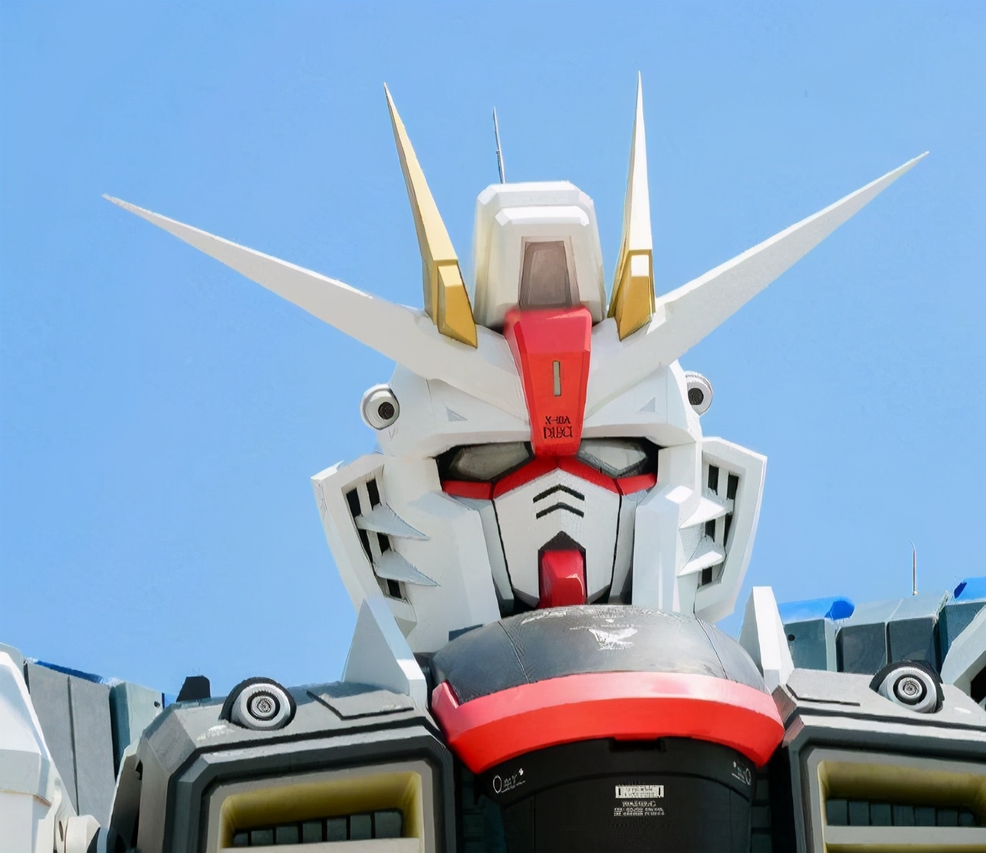 来上海，拜“南无五彩大炮福利蛋菩萨”｜从零开始的次元周刊