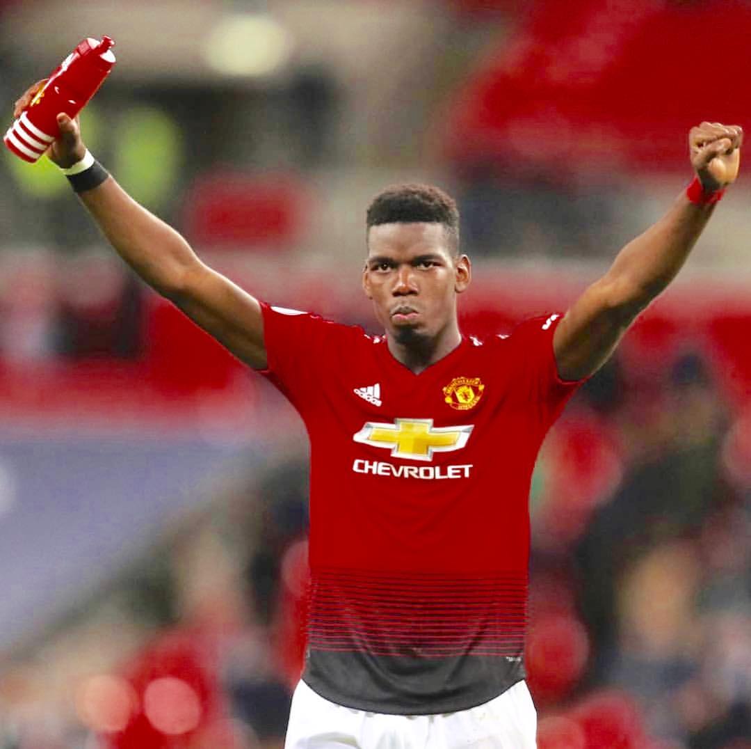 踢嗨了！博格巴进球庆祝一条龙致敬伊布，身后卢卡库的表情亮了