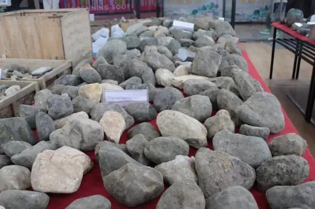 翡翠卖毛货有什么猫腻,翡翠毛货抛光猫腻