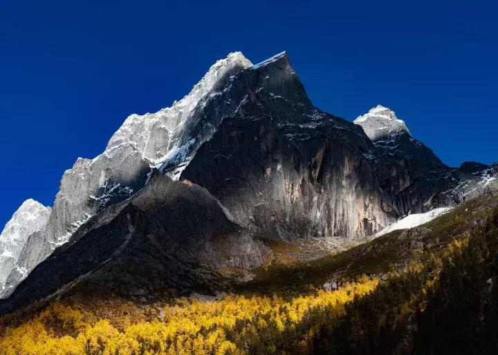看阿坝县全景,阿坝环线海拔一览表