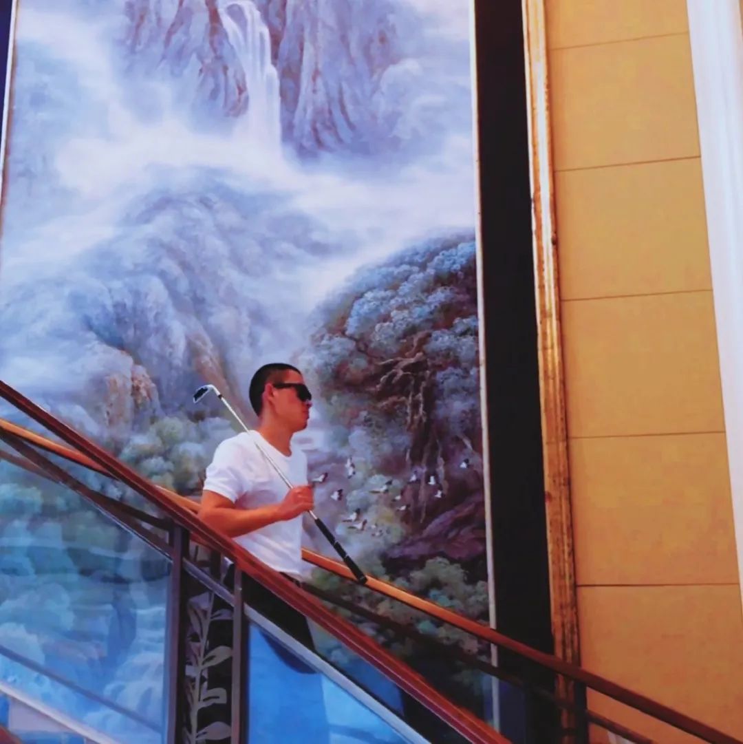 为什么美国不喜欢足球喜欢橄榄球,为什么全世界人喜欢踢足球