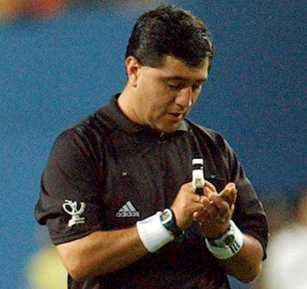 02年世界杯韩国黑哨裁判怎样了,韩日世界杯黑哨的裁判怎么样啦