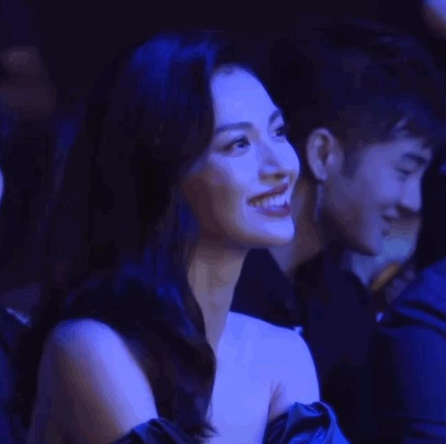 钟楚曦给网红化妆,钟楚曦百变波点