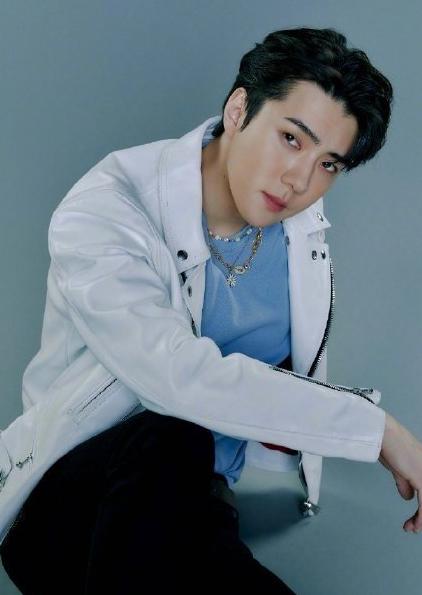 吴世勋新剧造型,吴世勋新剧西装