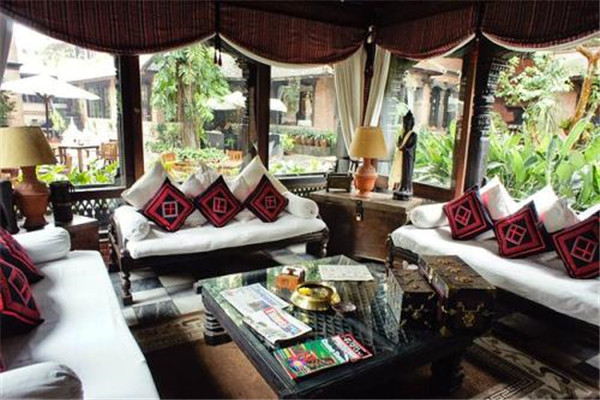 带一万元去尼泊尔山区生活,带500元去西藏