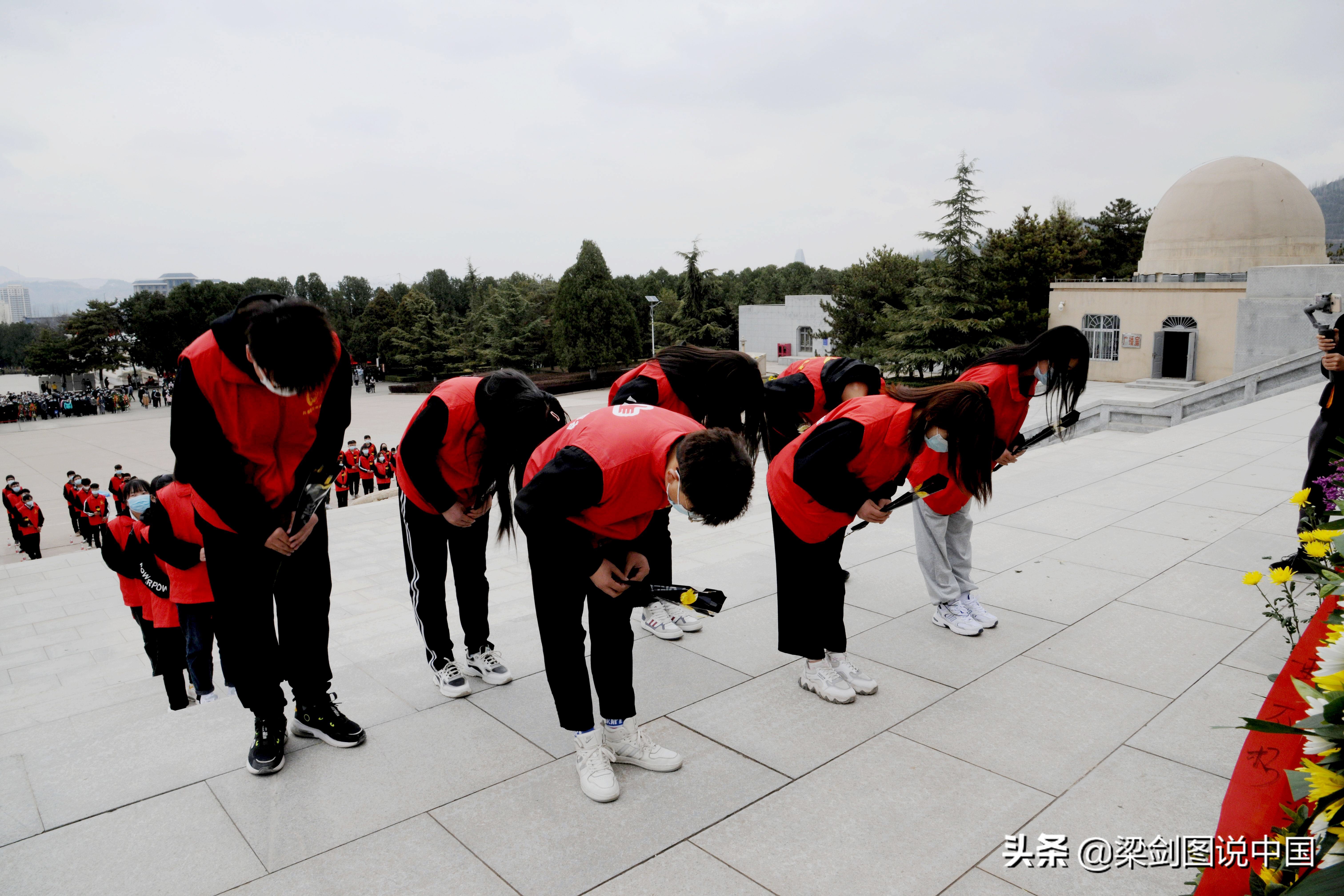 兰州缅怀革命烈士传承民族精神,兰州缅怀先烈