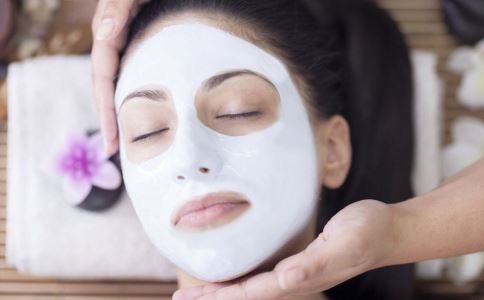 皮肤有色斑怎么保养,痘痘长完皮肤有白色斑