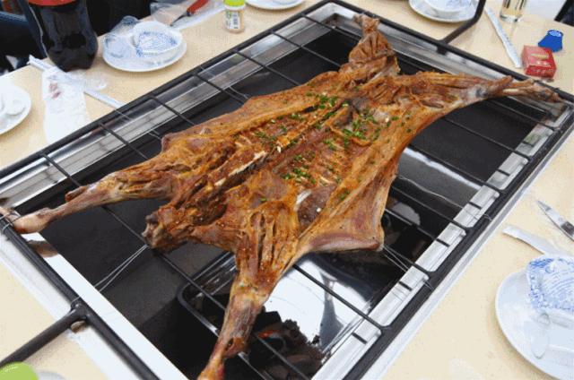 武汉吃烤全羊680元一只,沌口江湖烤全羊