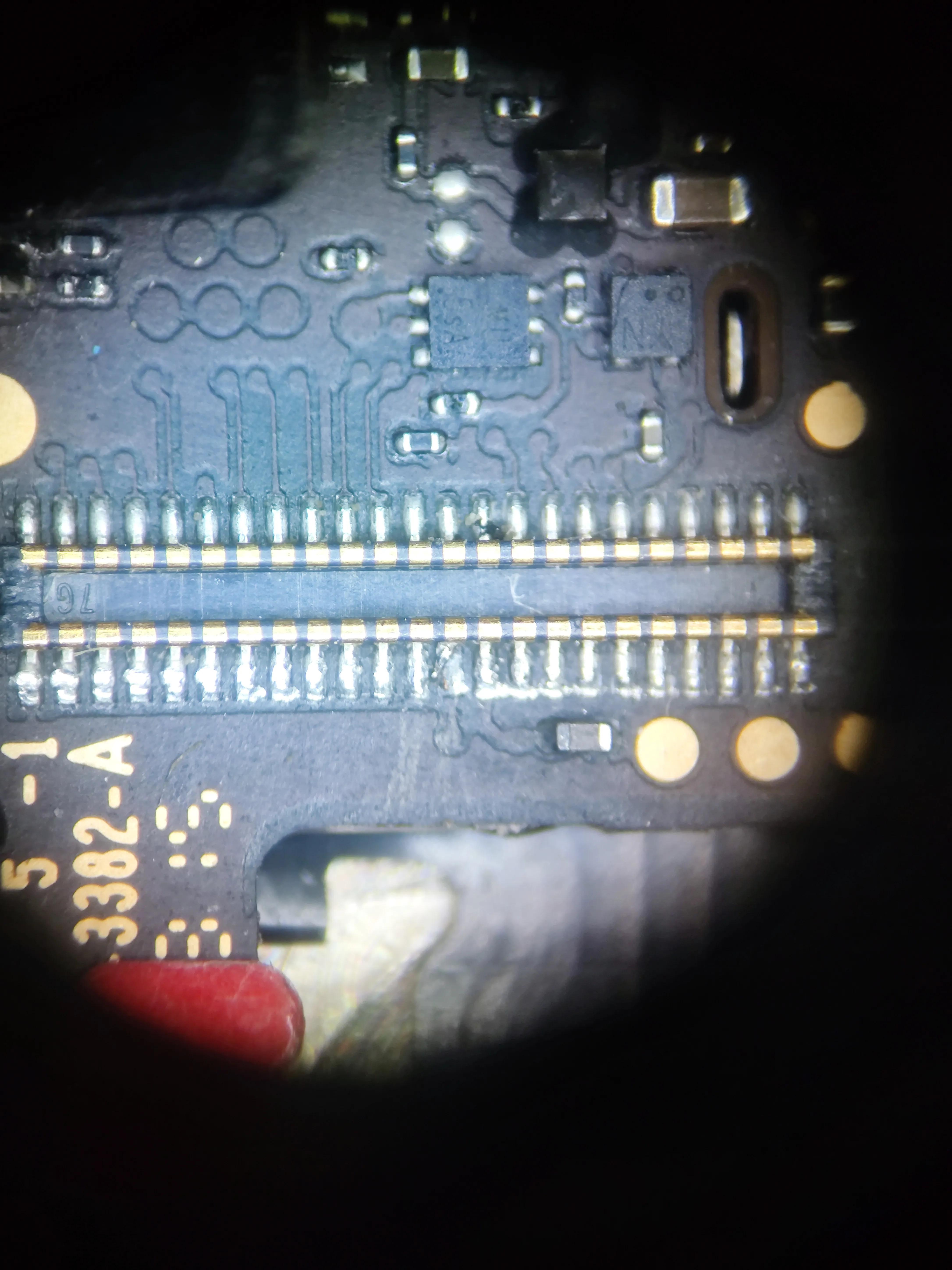 苹果5se开机花屏维修,苹果5s开机键坏开不了机