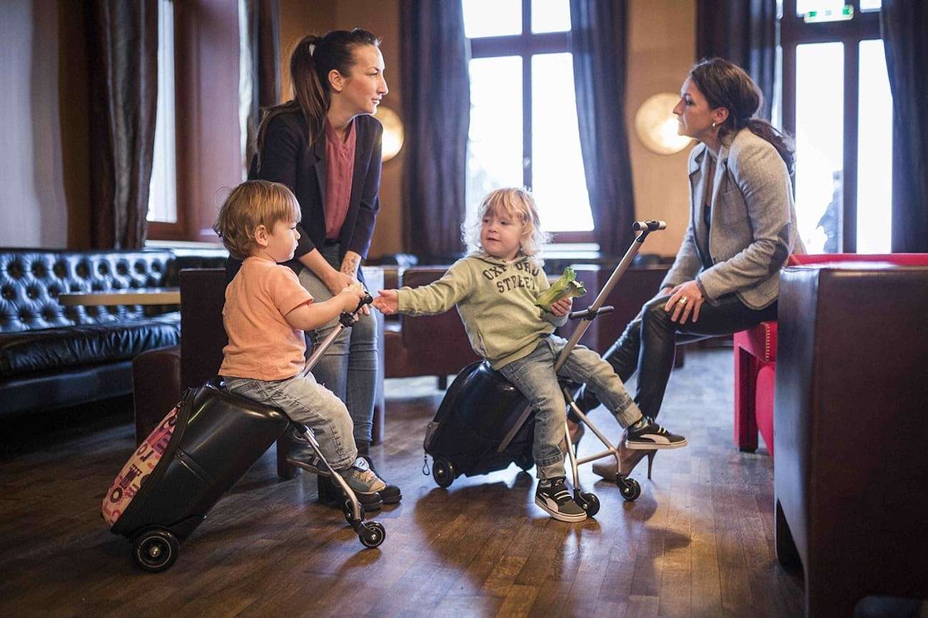 孩子不用抱,旅行更开心,宝妈神器微懒行李智能旅行伴侣