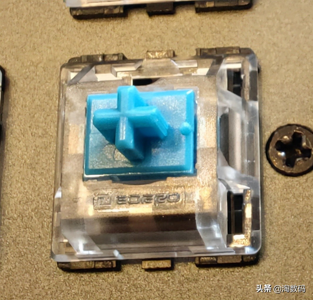 99元捡漏,有什么100多的rgb青轴机械键盘