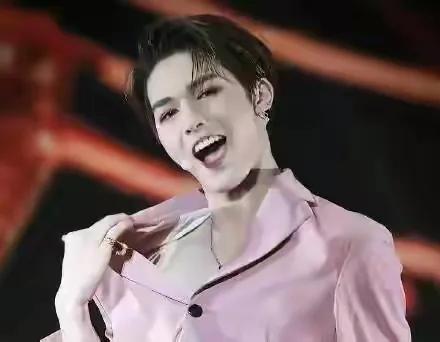 为“伪娘”喊冤？究竟谁该为畸形审美背锅？