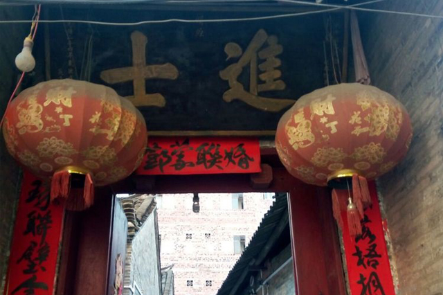 南宁市万秀村四队,四个门组成的大门