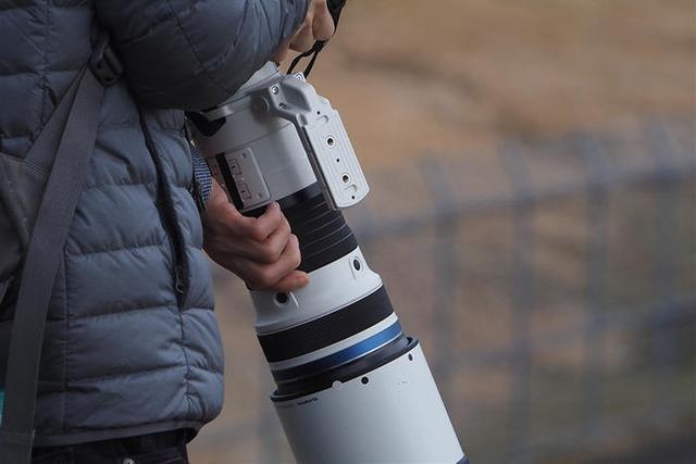 奥林巴斯150-400mm内置1.25X增距镜是如何工作的？