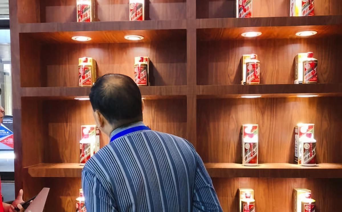 街边回收老酒怎么挣钱的,地摊回收老酒卖到哪里去了