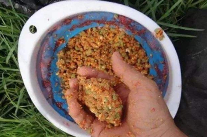 野钓用啥打窝诱鱼快,野钓打窝诱鱼技巧