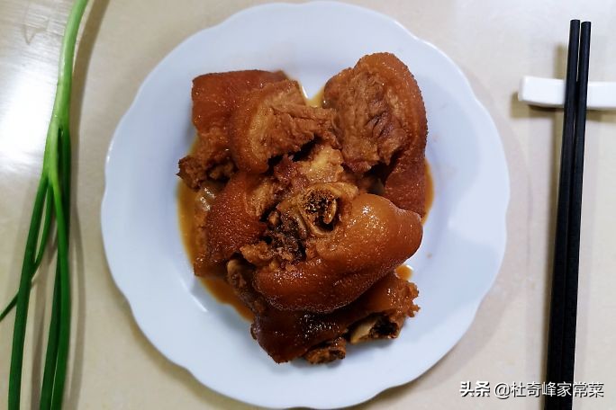 年夜饭猪蹄汤寓意,年夜饭必备家常菜猪蹄寓意
