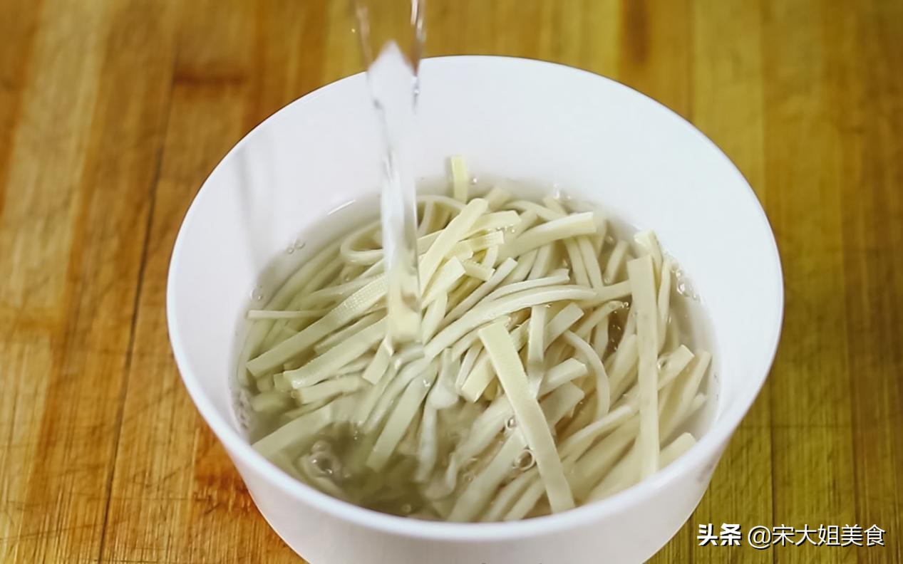 做西红柿鸡蛋汤有怪味是怎么回事,做西红柿蛋汤为啥做不出蛋花