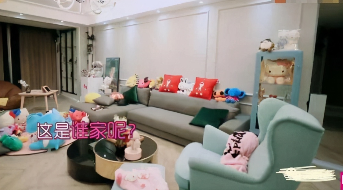 主持人吴昕豪宅曝光,吴昕脏乱的房间