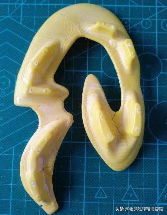 足球鞋的寿命有多长？老了以后会有哪些病？有病该怎么治疗？