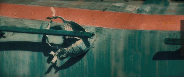 《文胸奇缘》：火车司机拿着文胸到处寻找失主，这影片太不正经了