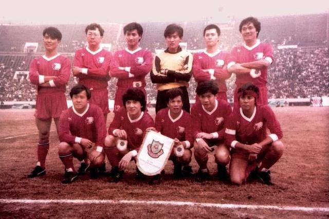 刘德华是香港明星足球队的成员吗,香港明星足球队刘德华踢球