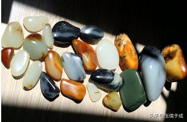 顶级和田玉红沁黄沁籽料,和田玉红沁黄沁籽料