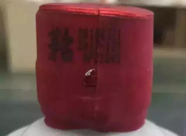 飞天茅台瓶口两个珠子有什么作用,茅台酒飞天图8个鉴别细节