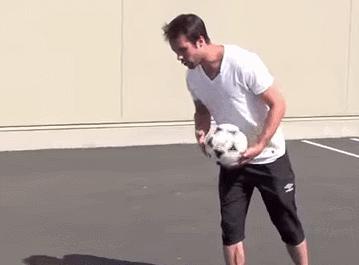 6-12岁足球训练教程颠球,小学生足球颠球的技巧和方法
