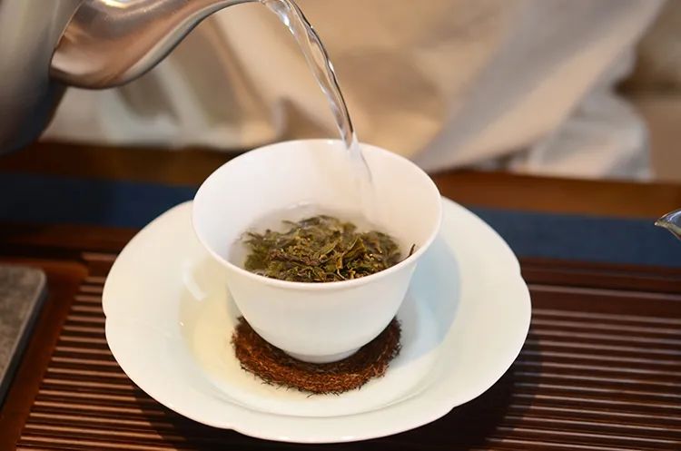 你的普洱茶泡着泡着就没味儿了？试试用这7个办法，“榨干”它