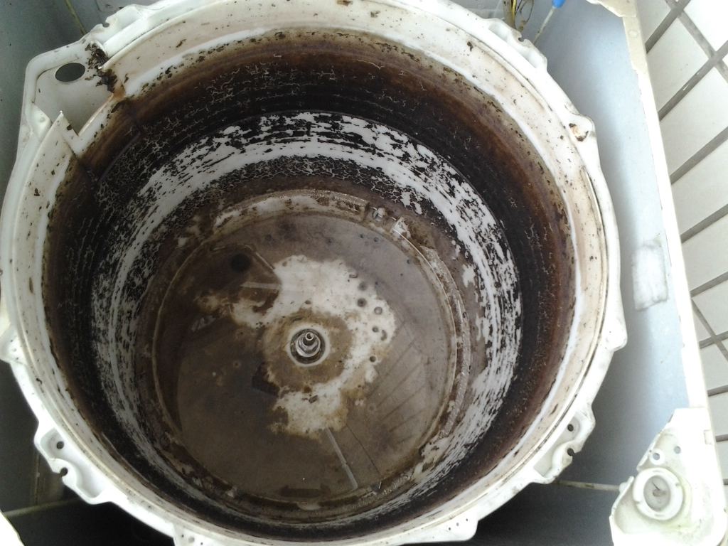 滚筒洗衣机怎样清洗排污口污垢,洗衣机排污口有脏物会影响工作吗