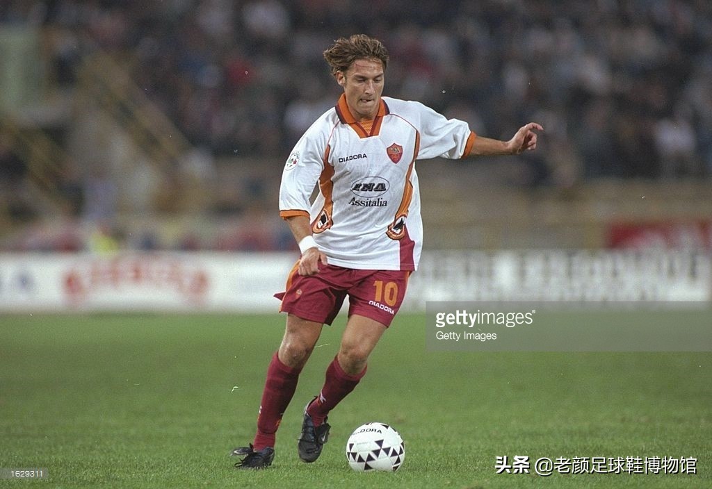 17岁签约nike,t90头号代言人欧锦赛反水怒喷球鞋散热差