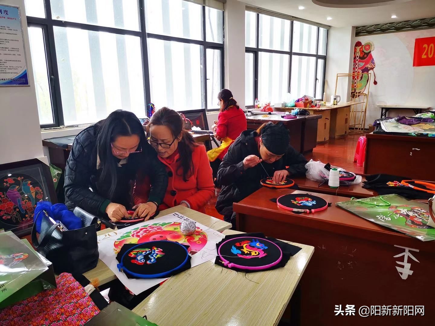 传承地方文化|阳新人行女职工走进阳新布贴工作室过“女神节”