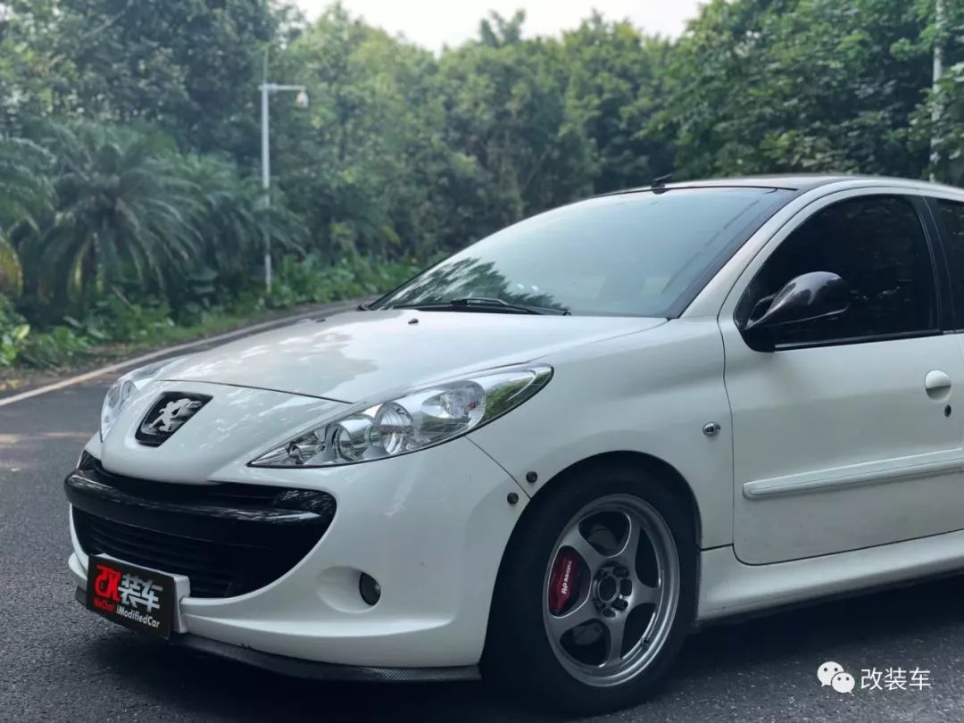 改装也疯狂黑武士标致207的蜕变,08年标致207还能值多少钱
