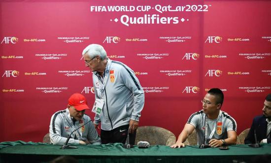 足球报：一地鸡毛岂止是国足中国足球不能只是笑话