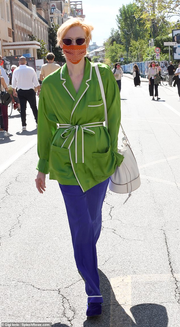 香奈儿金球奖红毯,香奈儿红毯造型点评