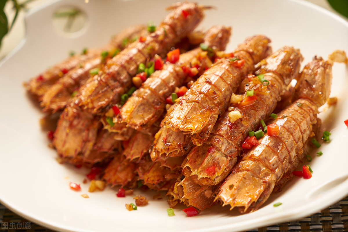 如何判断皮皮虾是否蒸熟了,皮皮虾蒸完后立即开盖吗