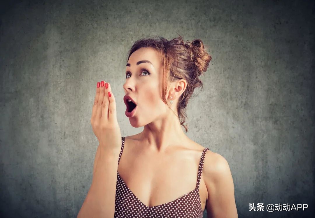 口罩戴一会有臭味是口臭导致的吗,口臭自己戴口罩闻不到怎么回事