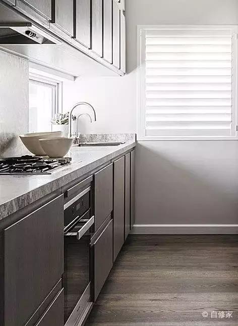 他家像宫殿！巨型水晶灯，黄金瓷砖，金碧辉煌，住上一晚值了