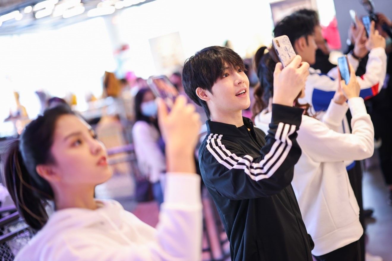 阿迪达斯ozweego春季新款,阿迪达斯新品来袭